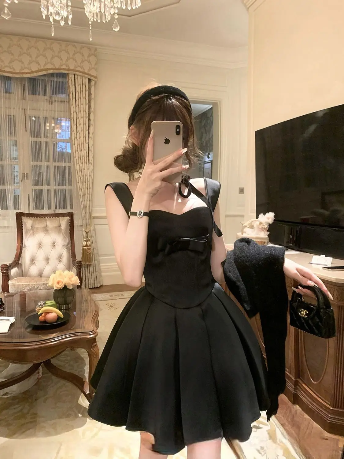 Abiti da festa di compleanno con bretelle eleganti francesi estivi Mini abito pieghettato senza maniche slim fit nero dolce a vita alta