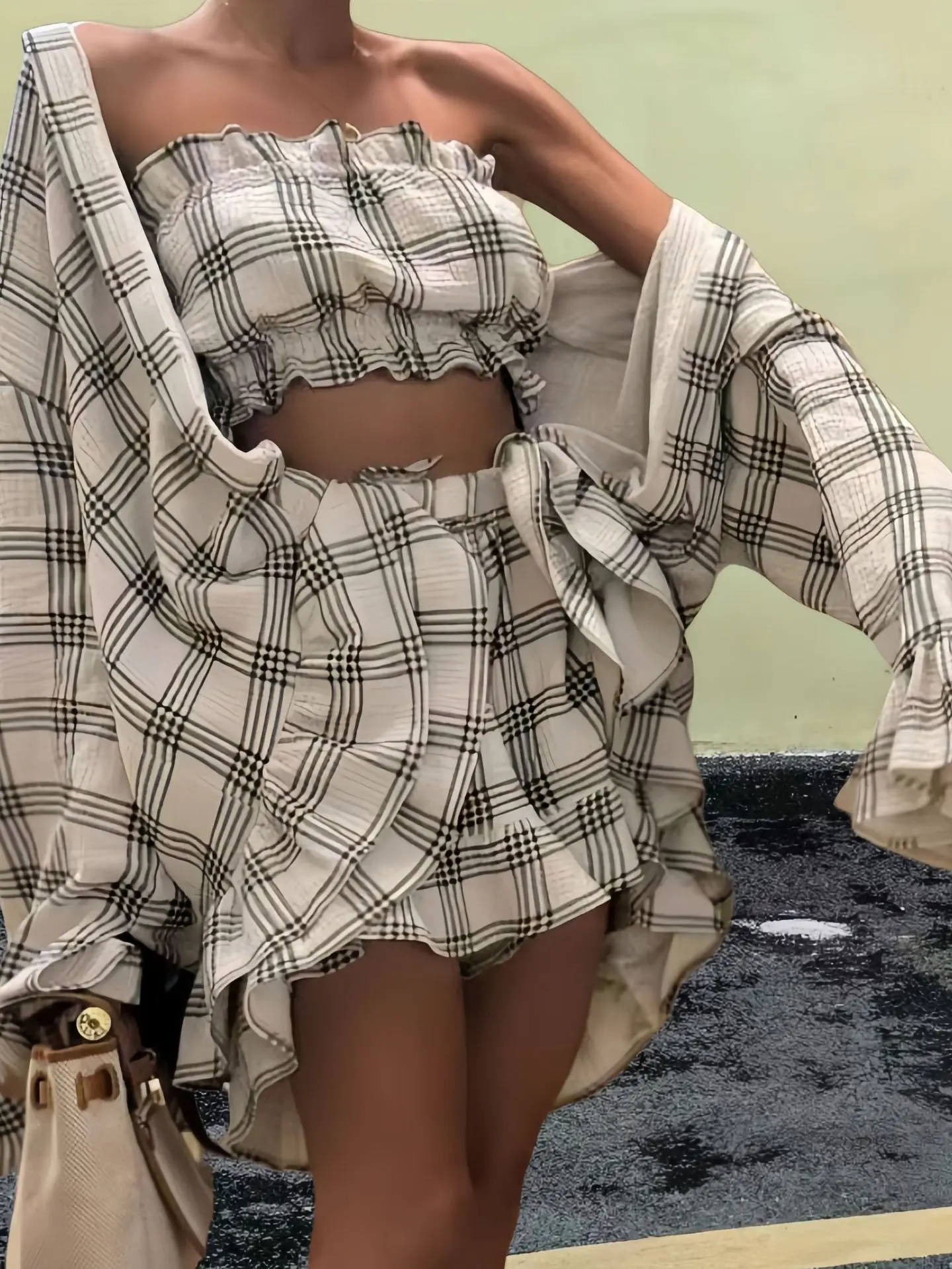 

Комплект из двух предметов: футболка и шорты в клетку, женский летний наряд, топ-бюстье в горошек, шорты с высокой талией, одинаковый комплект