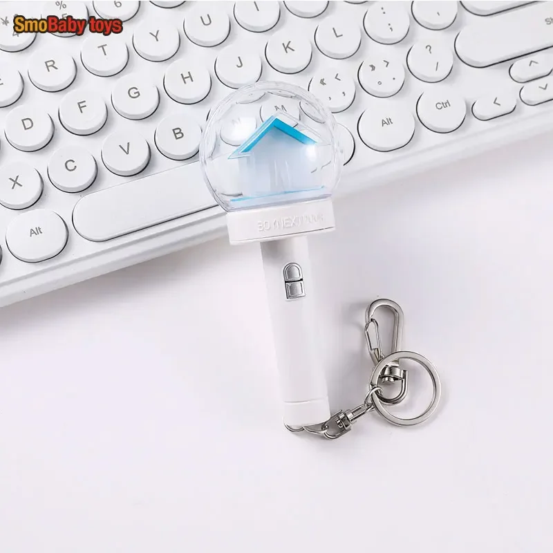 Llaveros Kpop Mini Light Stick Llaveros de luces creativas con baterías y regalos