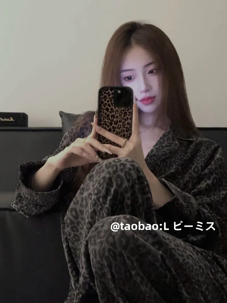 韓国スタイルの高級ヒョウ柄ベルベットパジャマ女性の厚く暖かいレトロホーム服セットカップルマッチング衣装 1