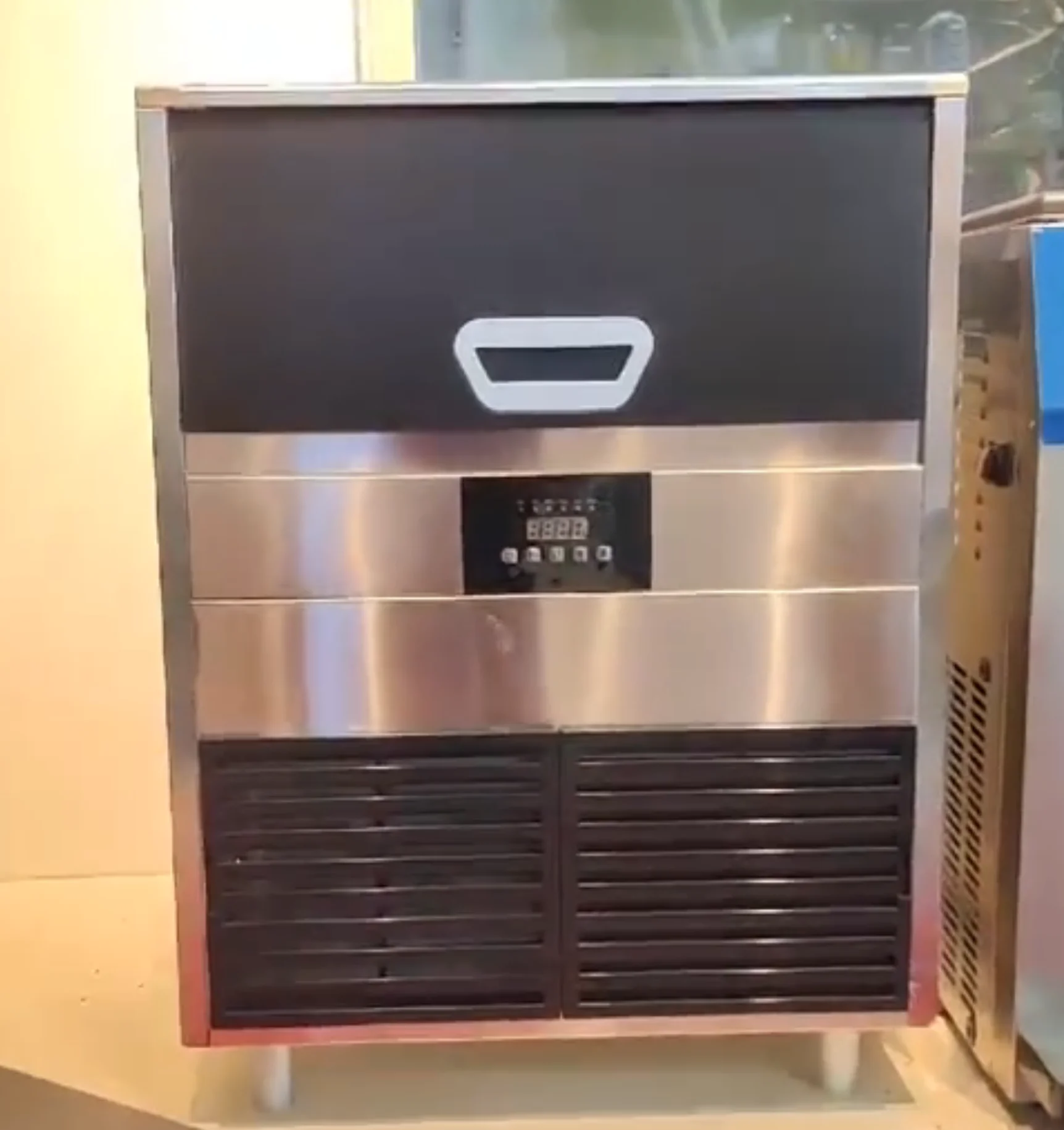 Hot Selling Ice Machine High Efficiency Self-cleaning Industrial Commercial Ice Machine Professional Machine Suitable for Hotel