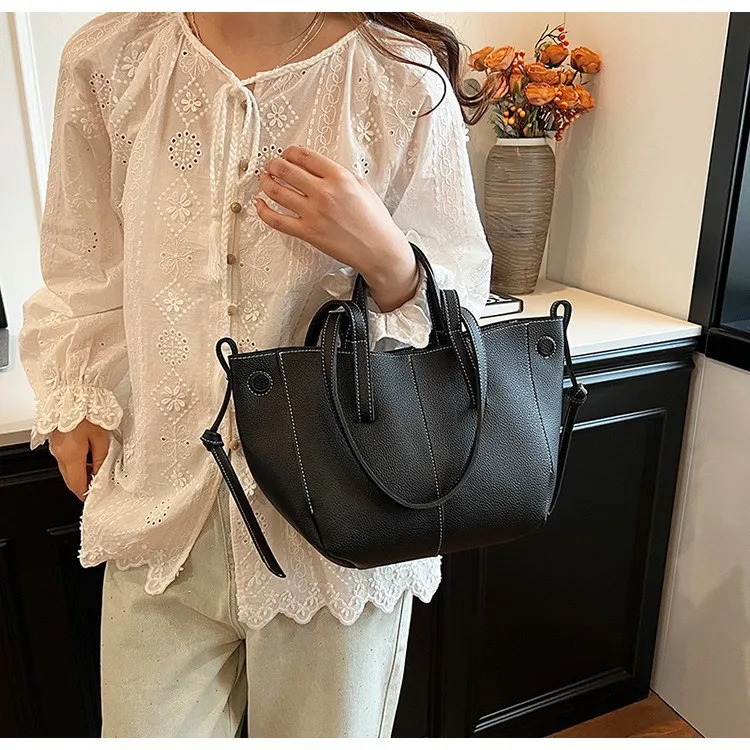 Trapeze Women Stylish Shoulder Bag Large Capacity Fashion Tote Bag Elegant Handbag Solid Color Daily Grocery Bag Trendy Commutin