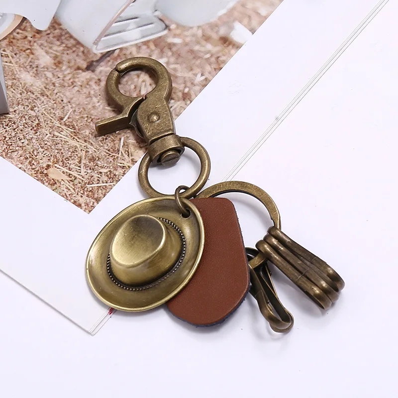 Retro Cowboy Hat Keychain, Bronze Metal Cowhide Car Keychain Pendant, A Souvenir of American Western Cowboys