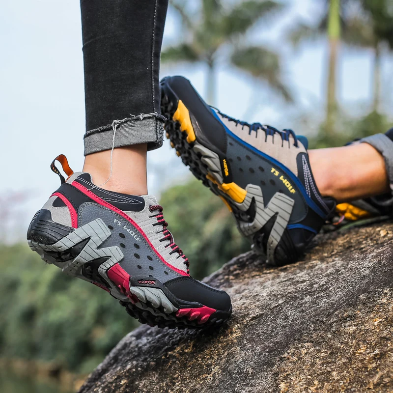 High quality outdoor hiking shoes for couples, waterproof hiking shoes, anti slip and wear-resistant, river tracing shoes