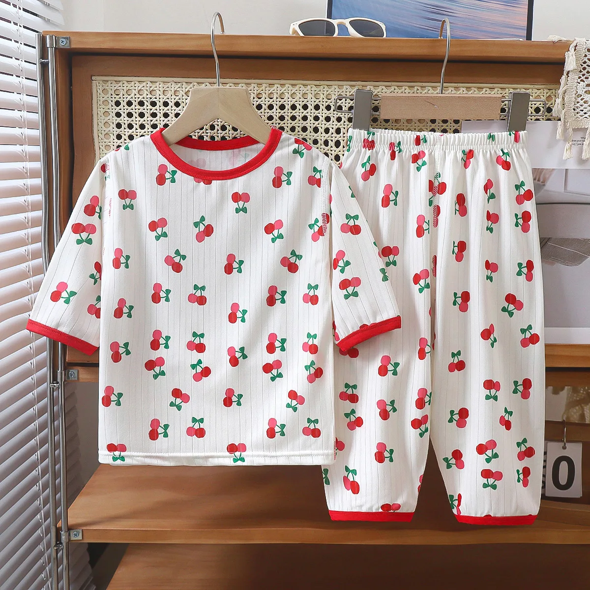 Neue 2024 Kinder Sommer dünne Pyjamas Baby Jungen Mädchen Cartoon Dreiviertel ärmel T-Shirt Top Hosen Kleinkind Nachtwäsche Lounge wear