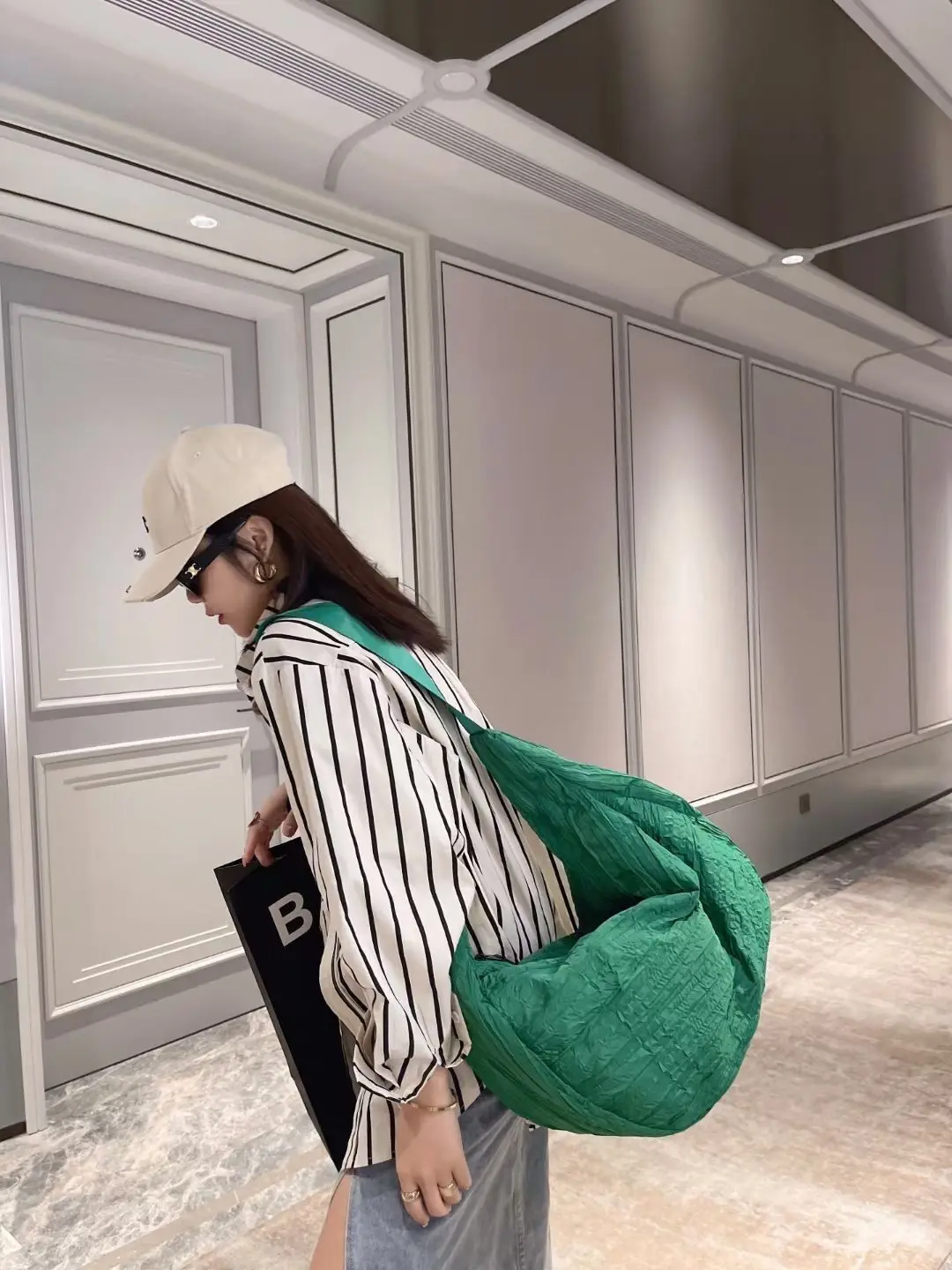 Korean  Style Women Pleated Large Capacity Bag ,2022 New Version Casual Versatile Zipper Fashion One Shoulder Messenger Bags