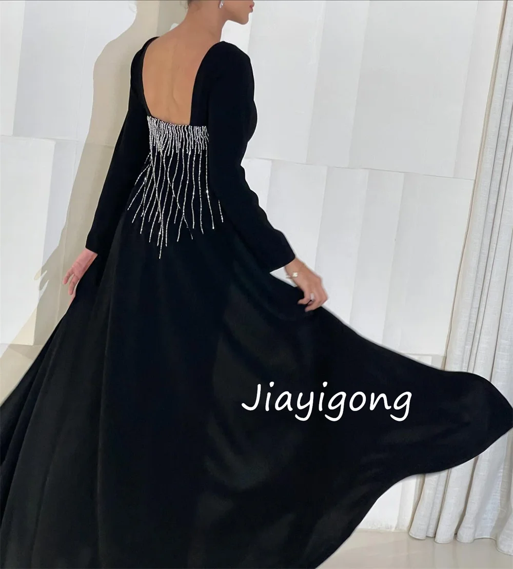 Maßgeschneiderte, elegante Jersey-Falten-Pailletten-Midikleider mit geradem, quadratischem Ausschnitt, maßgeschneiderter Anlass, Abschlussball, hohe Qualität, schlicht