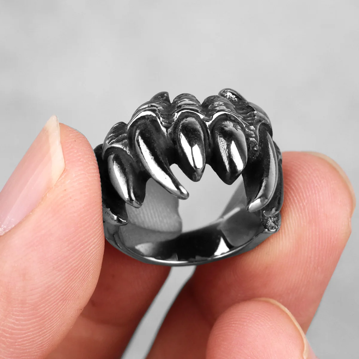 Stainless Steel Men Rings Beast Monster Teeth Punk Rock Hip Hop Cool for Biker Male Boyfriend Jewelry Creativity Gift Wholesale