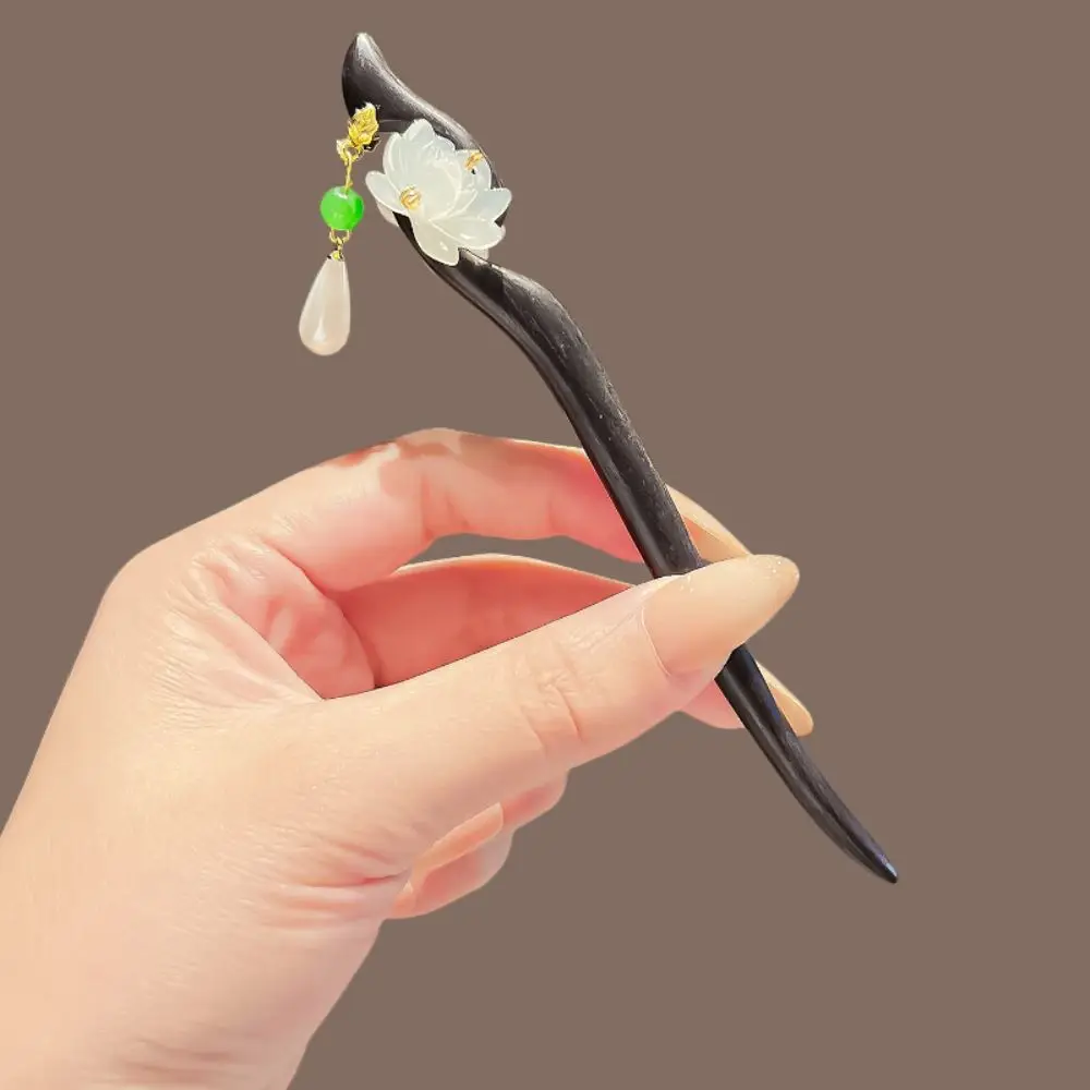 Retro Chinese Style Wood Hair Stick Floral Pattern Elegant Updos Hairpin Charming Traditional Hair Accessory Women