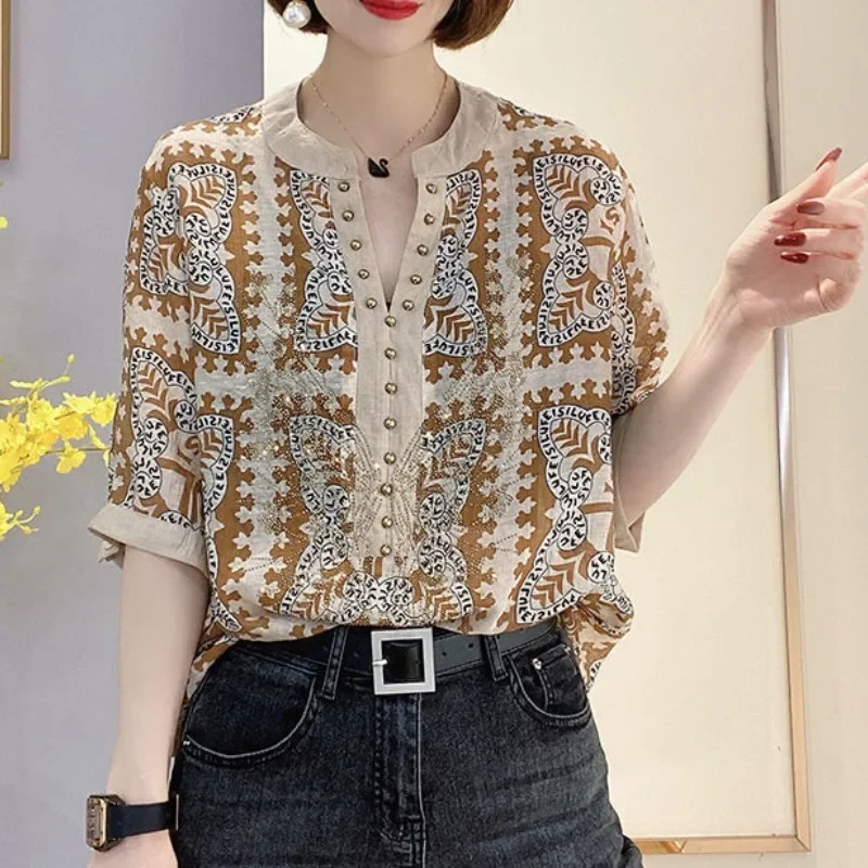 

Модная женская футболка с V-образным вырезом и принтом, новый летний Свободный пуловер, Модный богемный Элегантный Повседневный женский топ со стразами