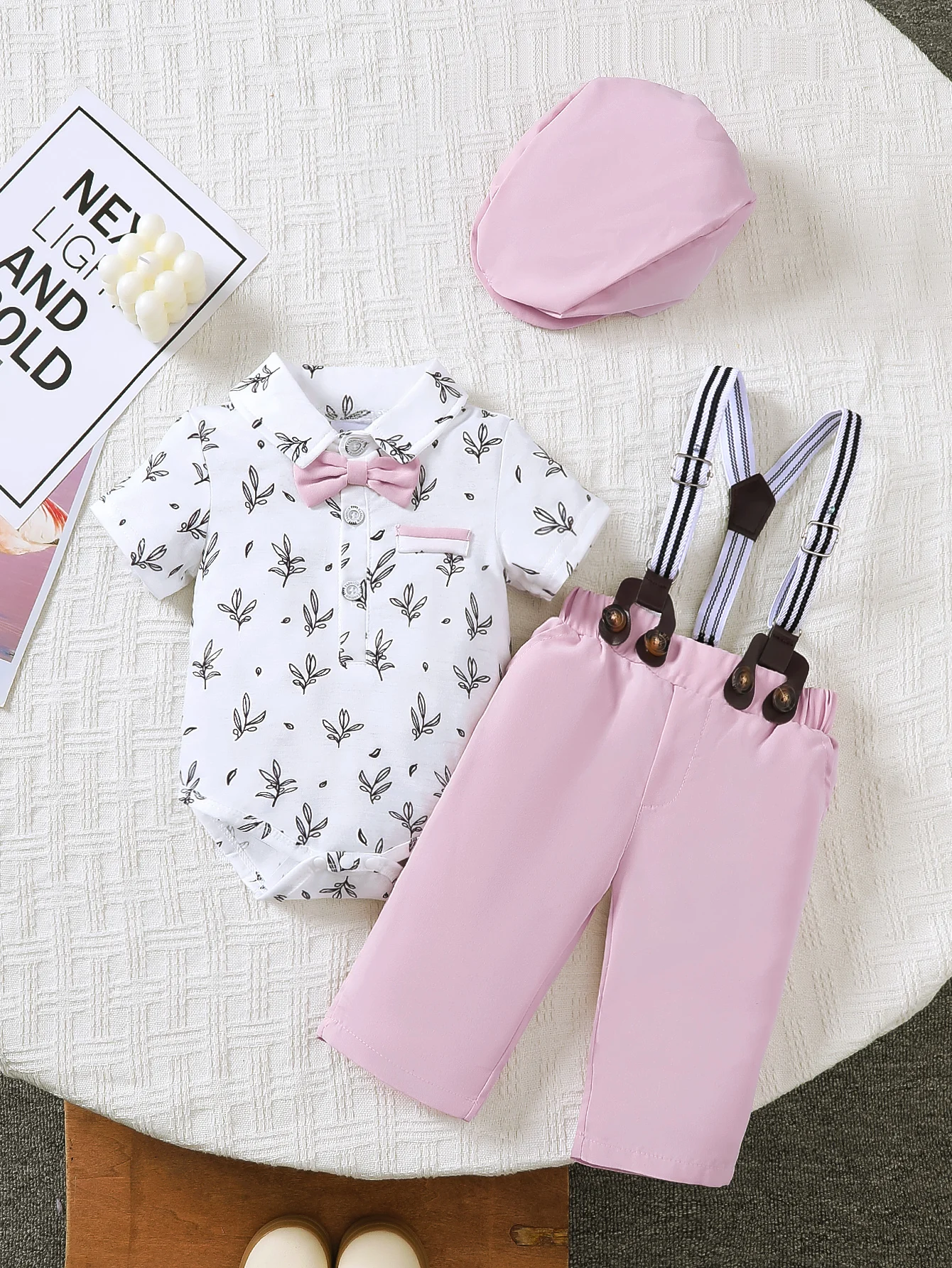 

Summer 0-1 Years Old Infant Baby Boys Printed Short-Sleeved Top And Strap Shorts 3-Piece Set With Hat