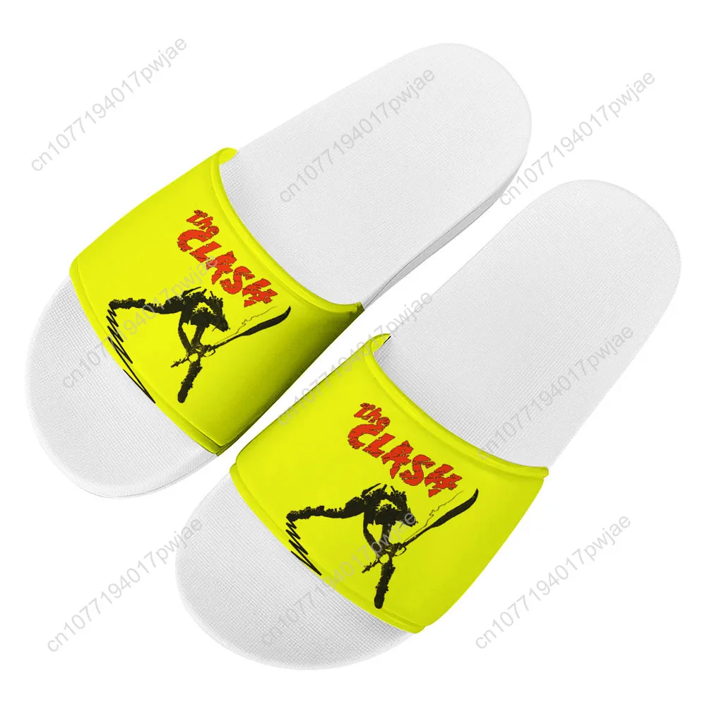 شباشب The Clash Rock Band أحذية مائية منزلية للرجال والنساء شبشب صيفي ريترو ستريت داخلي خارجي دش خفيف صنادل حمام السباحة #2