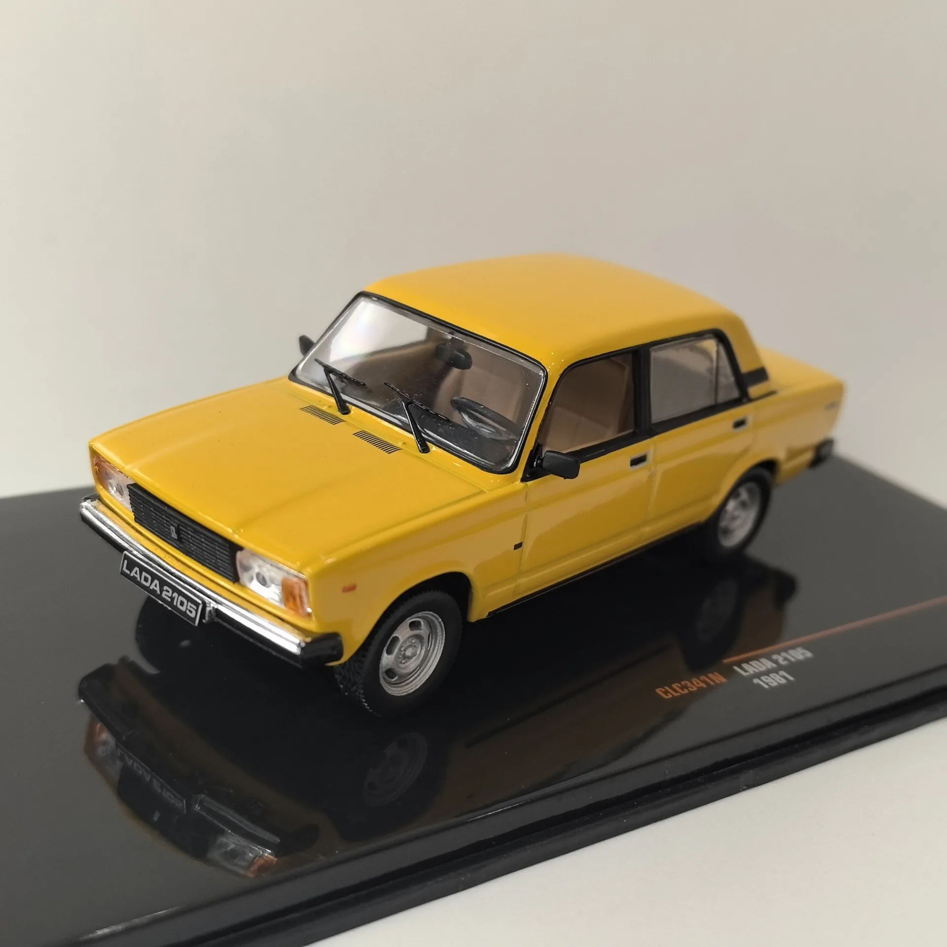 

Diecast IXO 1:43 Scale LADA 2105 1981 Lada Car Model Collectible Toy Gift Souvenir Display Ornament