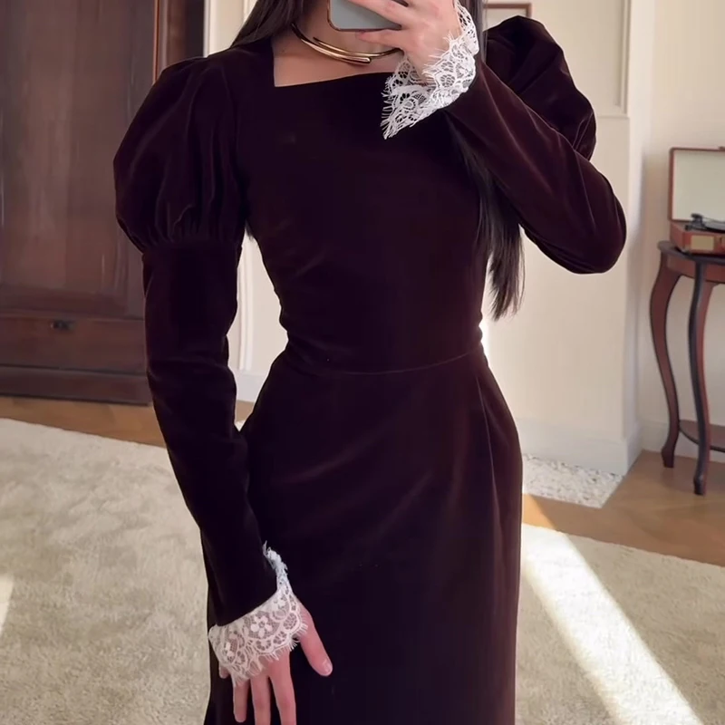 ชุดเดรสออกงานทรงเข้ารูป คอเหลี่ยม ดีไซน์หรูหรา สำหรับสุภาพสตรี คอลเลคชั่นใหม่ ฤดูใบไม้ผลิ 2026 ผ้ากำมะหยี่ แต่งลูกไม้เซ็กซี่ แขนยาว