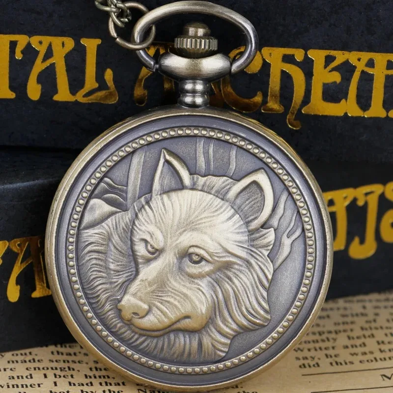 Bronze Retro Wolf Engraved Quartz Pocket Watch Clamshell Style Men and Women Vintage Necklace Watch Pendant Accessories