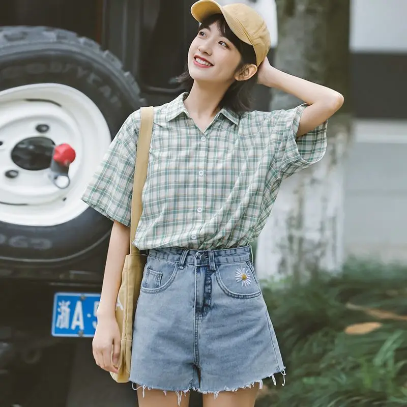 Short sleeved plaid shirt for women summer new loose Hong Kong style design niche thin student shirt age reducing top t shirt