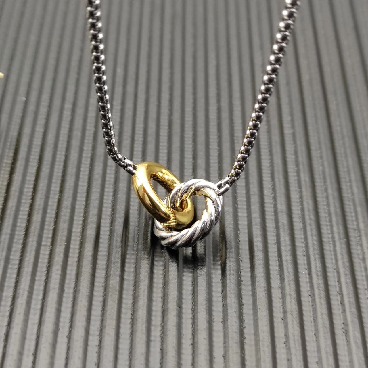 

2026 New High Quality DY Necklaces Collection Simple and Elegant Perfect for Any Occasion Suitable for Both Men and Women 3