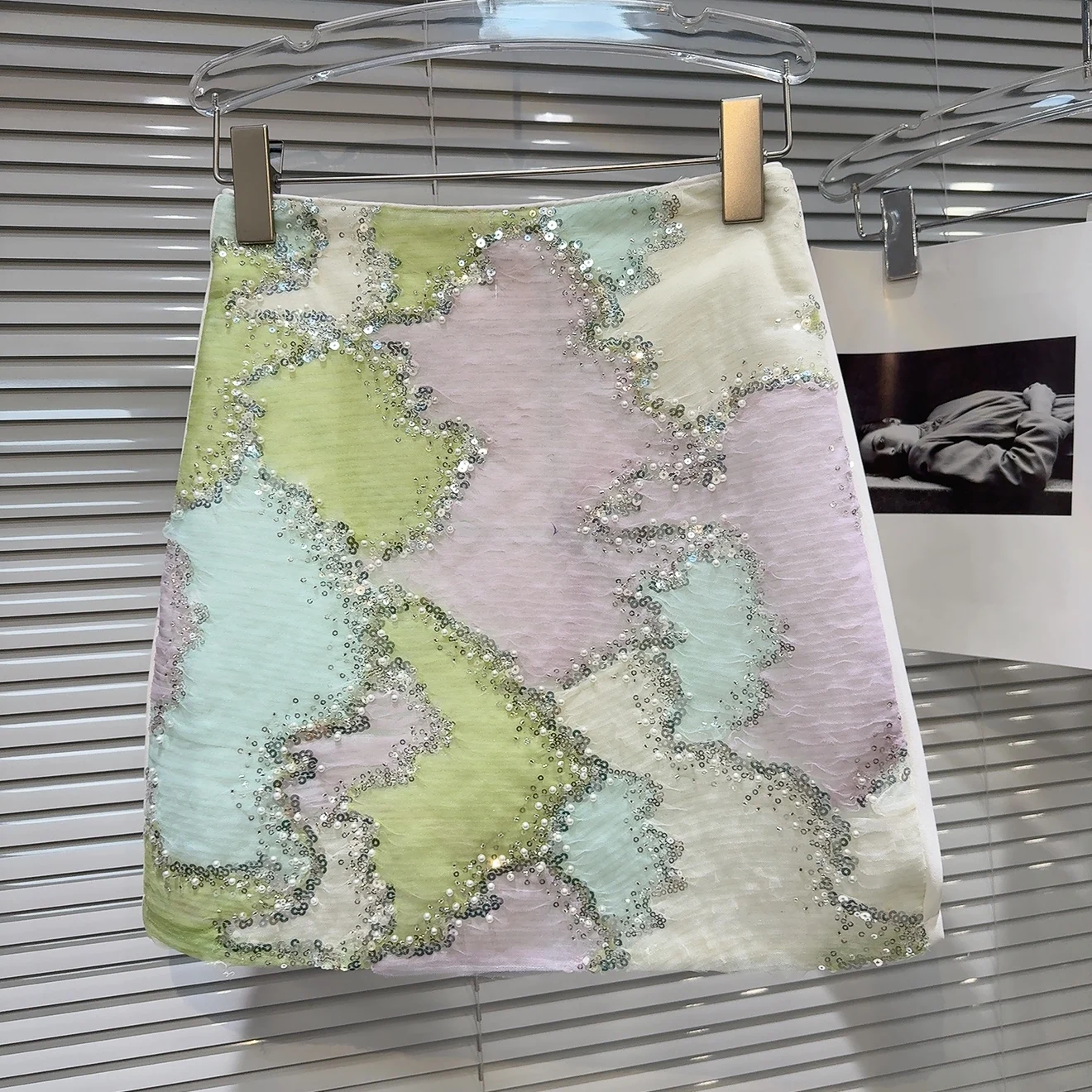 2025 Summer New Temperament Socialite Pearl Bead Sequins Contrasting Short Skirt High Waist Slim A Word Mini Skirt for Women