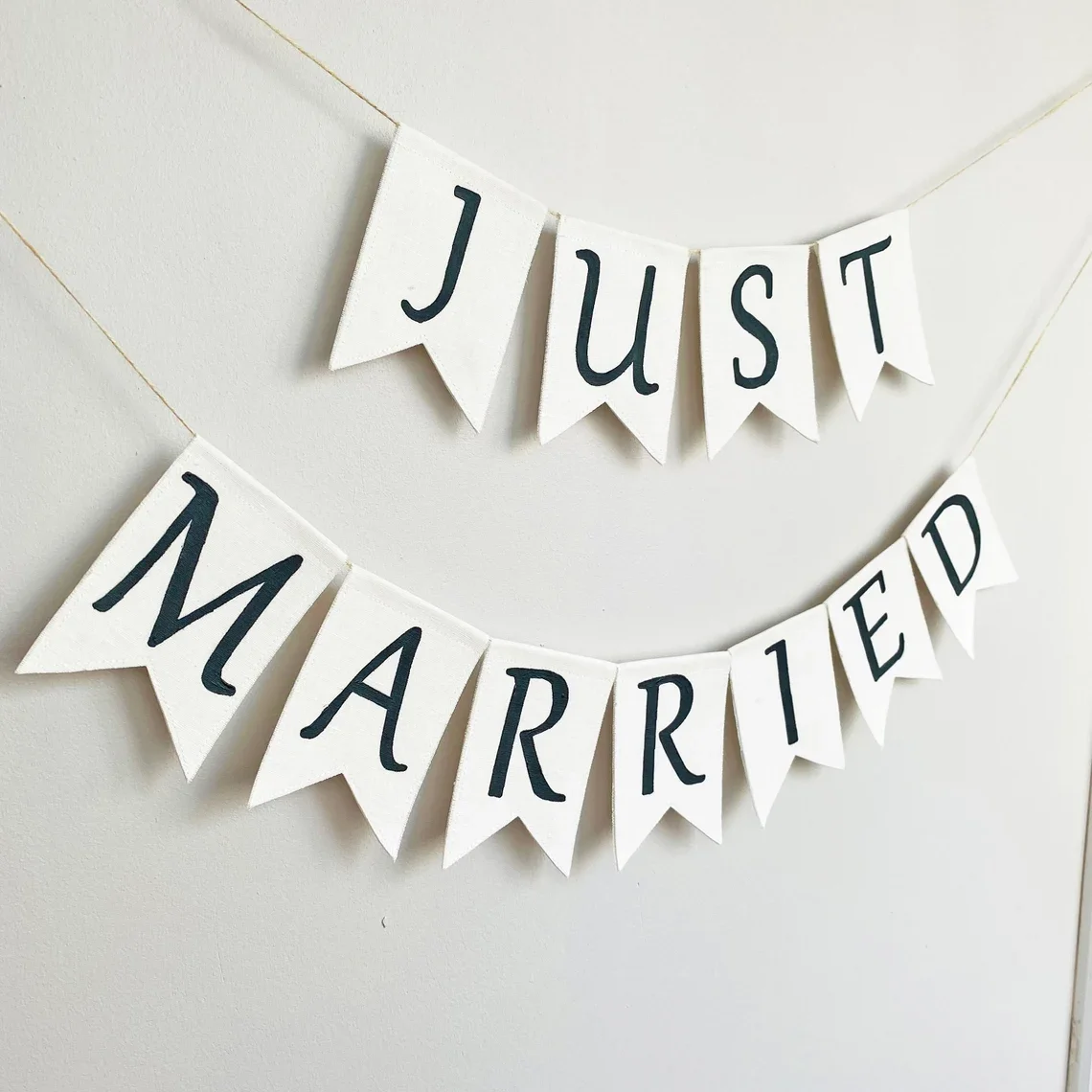 Papierbanner „Just Married“ Rustikale Hochzeitstischdekoration Brautparty Vintage Farmhouse Fotobox-Hintergrund Ornament – Detail 1