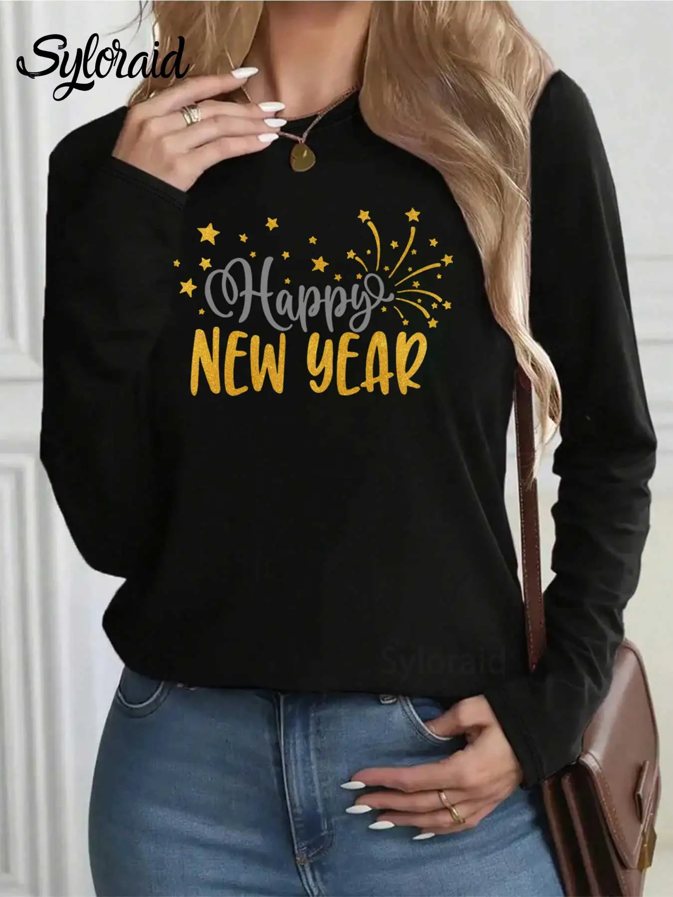 เสื้อยืดแขนยาวผู้หญิงลายพิมพ์ดาวและดอกไม้ไฟ ฉลองปีใหม่ แฟชั่นคอกลม สไตล์ลำลอง