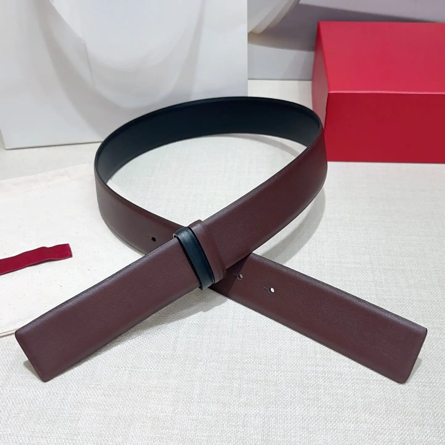 New Women's Belt Fashion Golden Buckle Belt Leisure Personalized Button Leather Belt Paired with Jeans Lady Belt