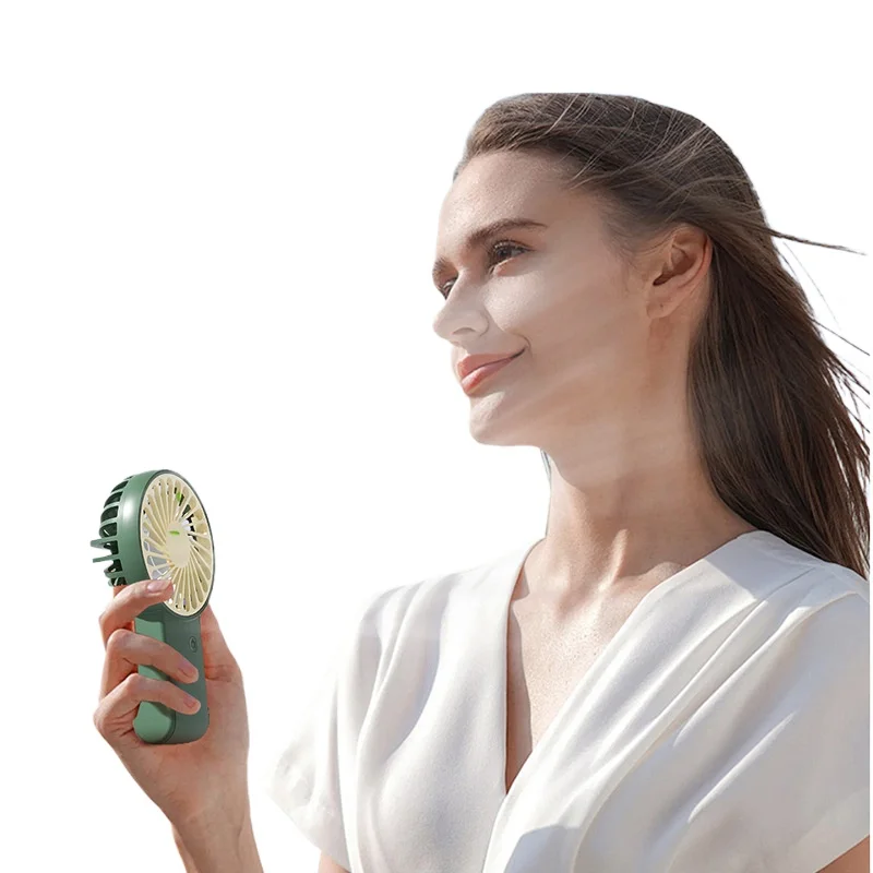 يمكن استخدام USB الجديد لعام 2025 في الهواء الطلق مع مراوح قابلة للطي محمولة