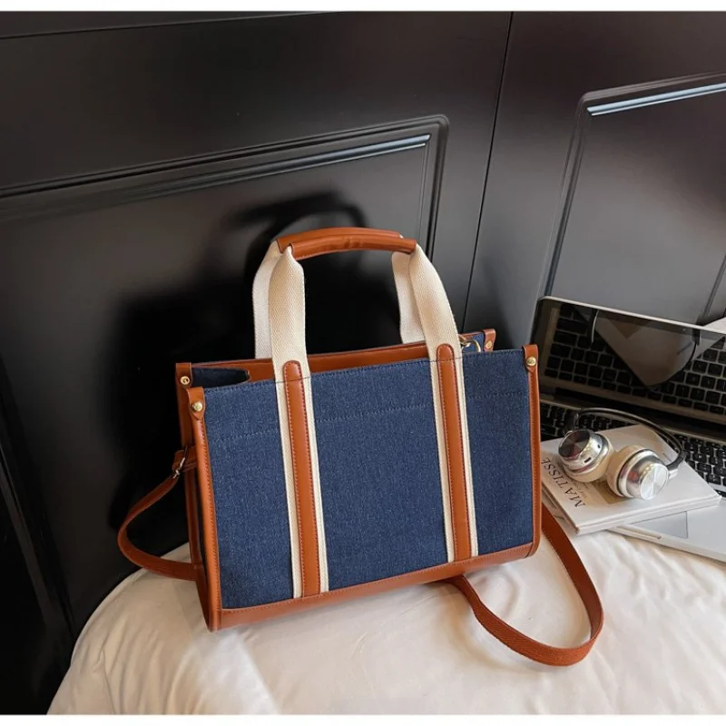 

Ladies Crossbody-Bag Crafted From Premium Leather Featuring Trendy Design And Paris Vintage Daily Look​