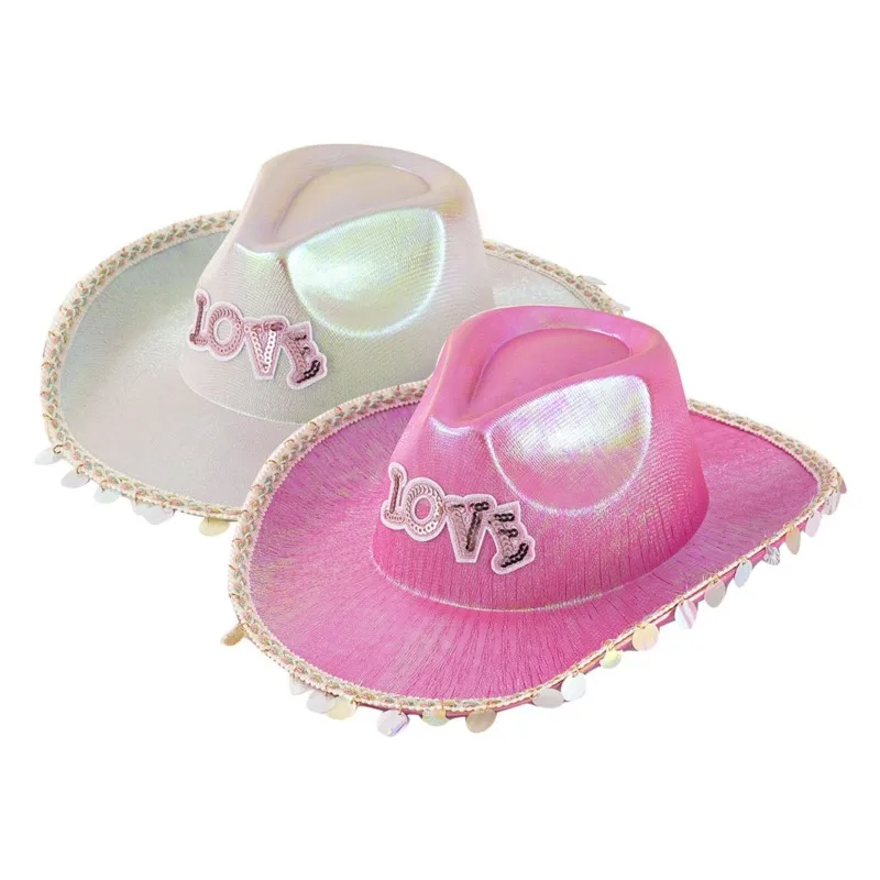 A lady's top hat with tassel accessories and bright heart-shaped will be worn at concert