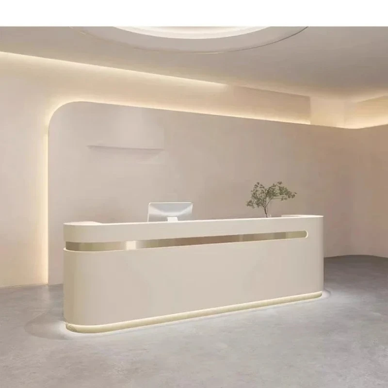 

Современная роскошная мебель в скандинавском стиле - кремовые стойки ресепшн, специально разработанные для салонов красоты и центров обслуживания клиентов