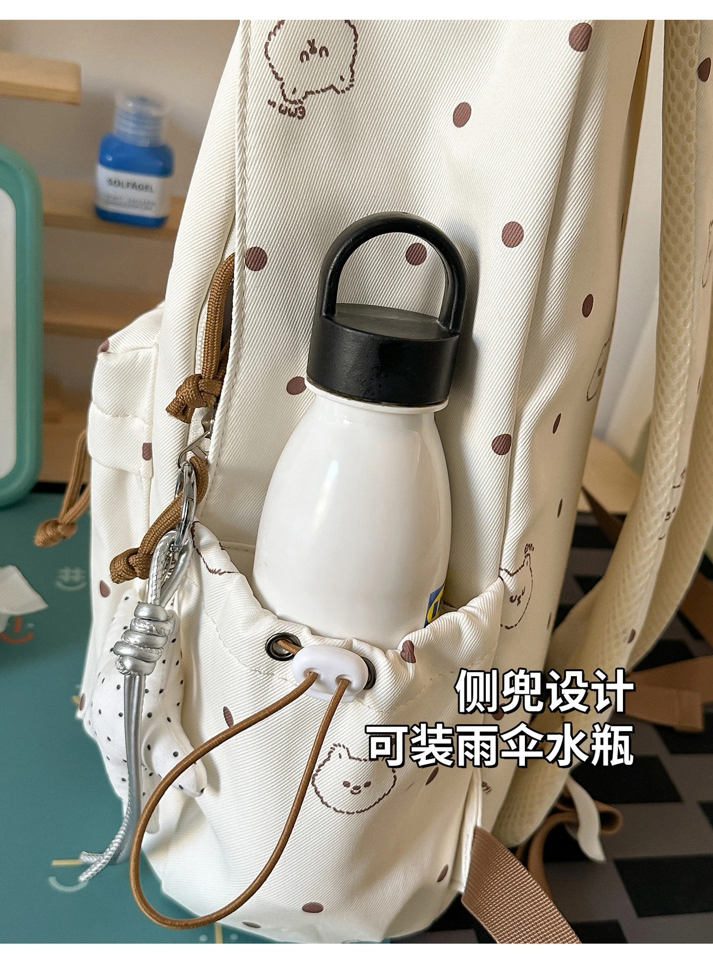 Neuer Studenten-Tagesrucksack aus Canvas für Damen mit Punktdruck und Flauschigem Bären-Patch, Leichte Schultasche für Teenager mit Stern-Anhänger – Detail 8