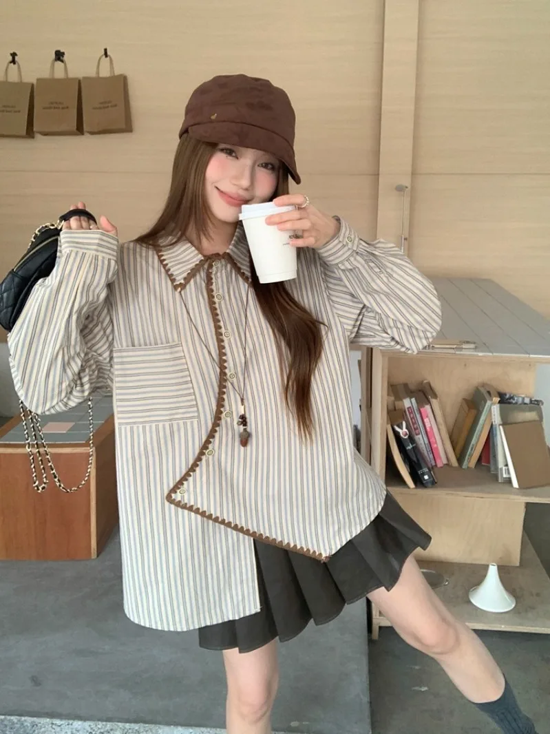 

Spring 2026 Women's Loose Long Sve Striped irt Design Sensation Lazy Sle Casual Faion Ele Top Polyester Fiber