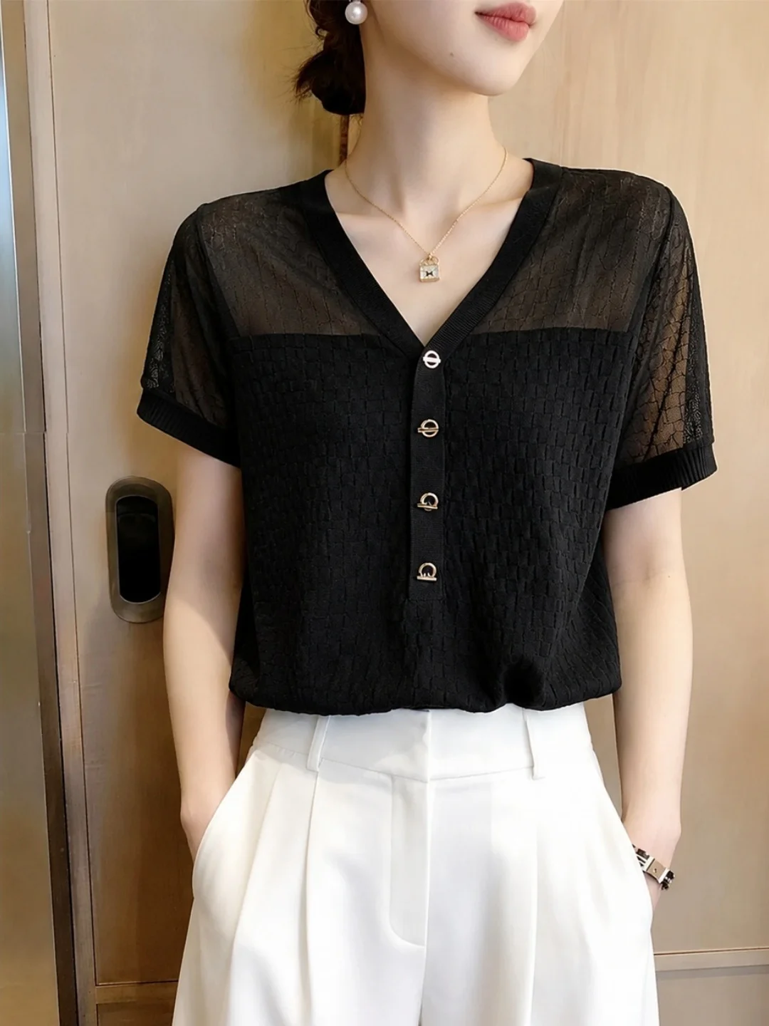 Elegant V-Neck Ice Silk Knitted Top Short Sleeve Slimming Fashionable Versatile Women's Summer 2026 Poetic Lin Commute Style