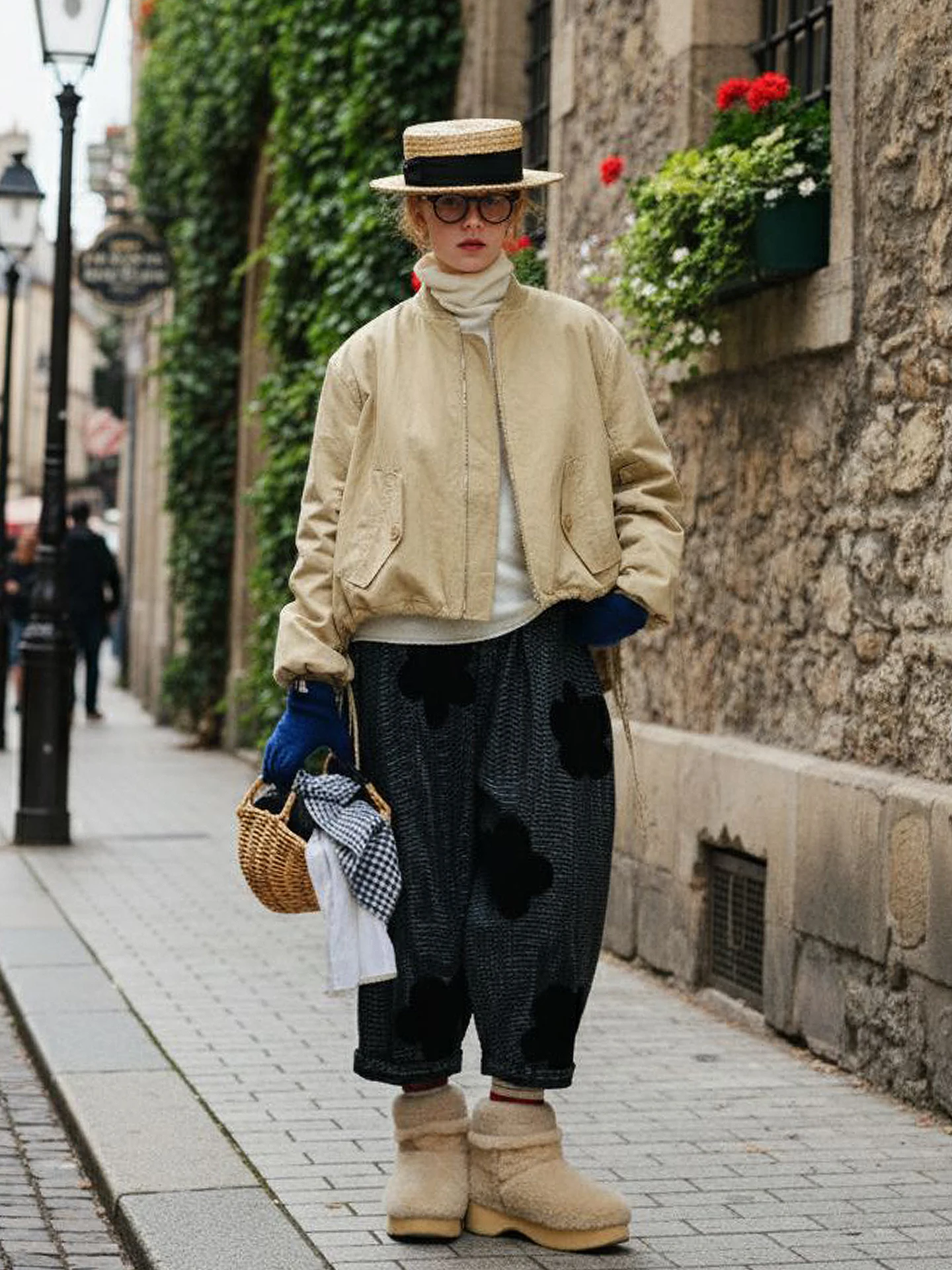 

Women's Grey Casual Pants with Flower Patches, Loose and Lazy Style 9-Point Trousers, Fashionable for Daily Outings 255255