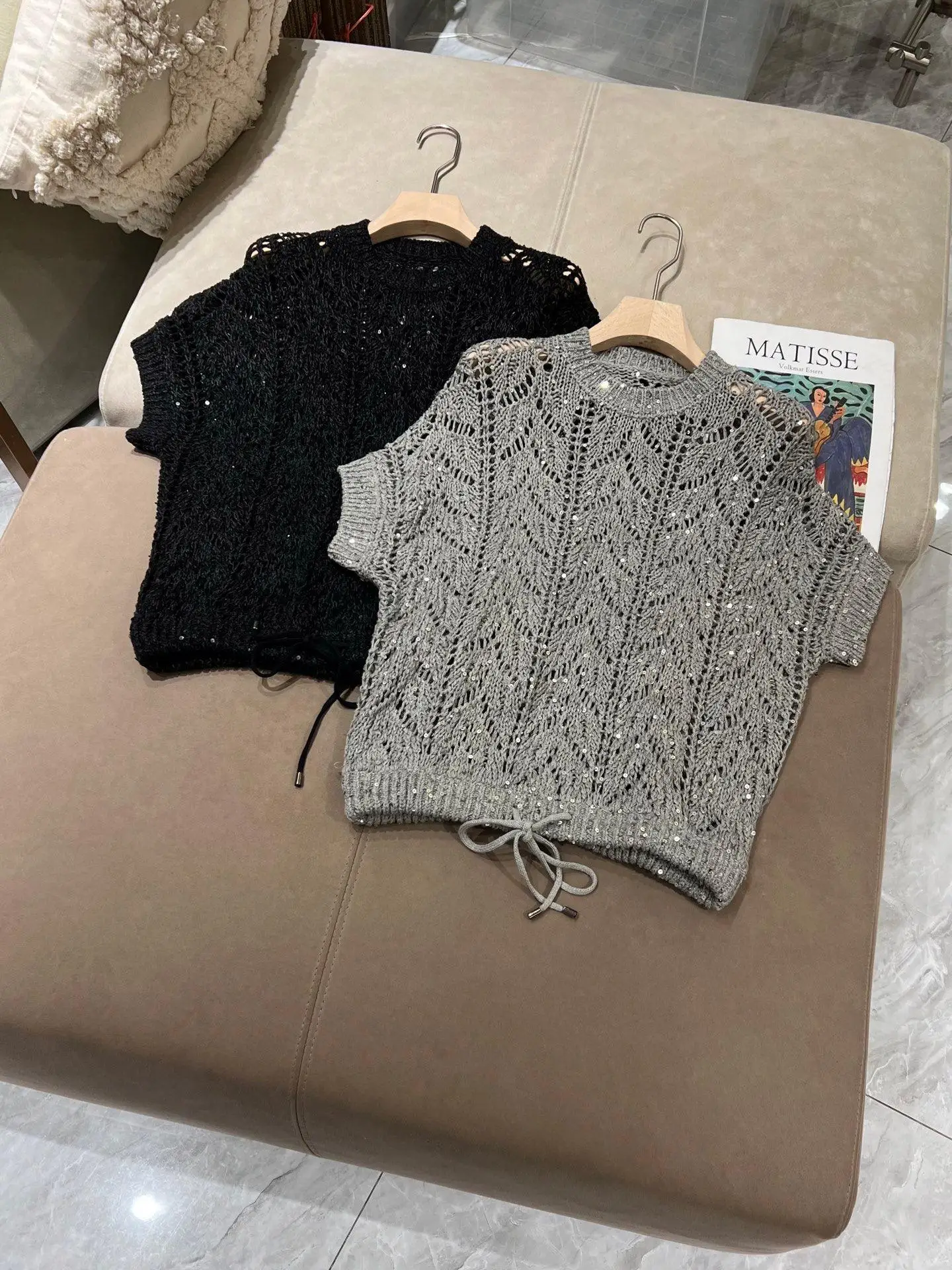 

Spring round neck short sleeved linen hollow out sparkling knitted blouse