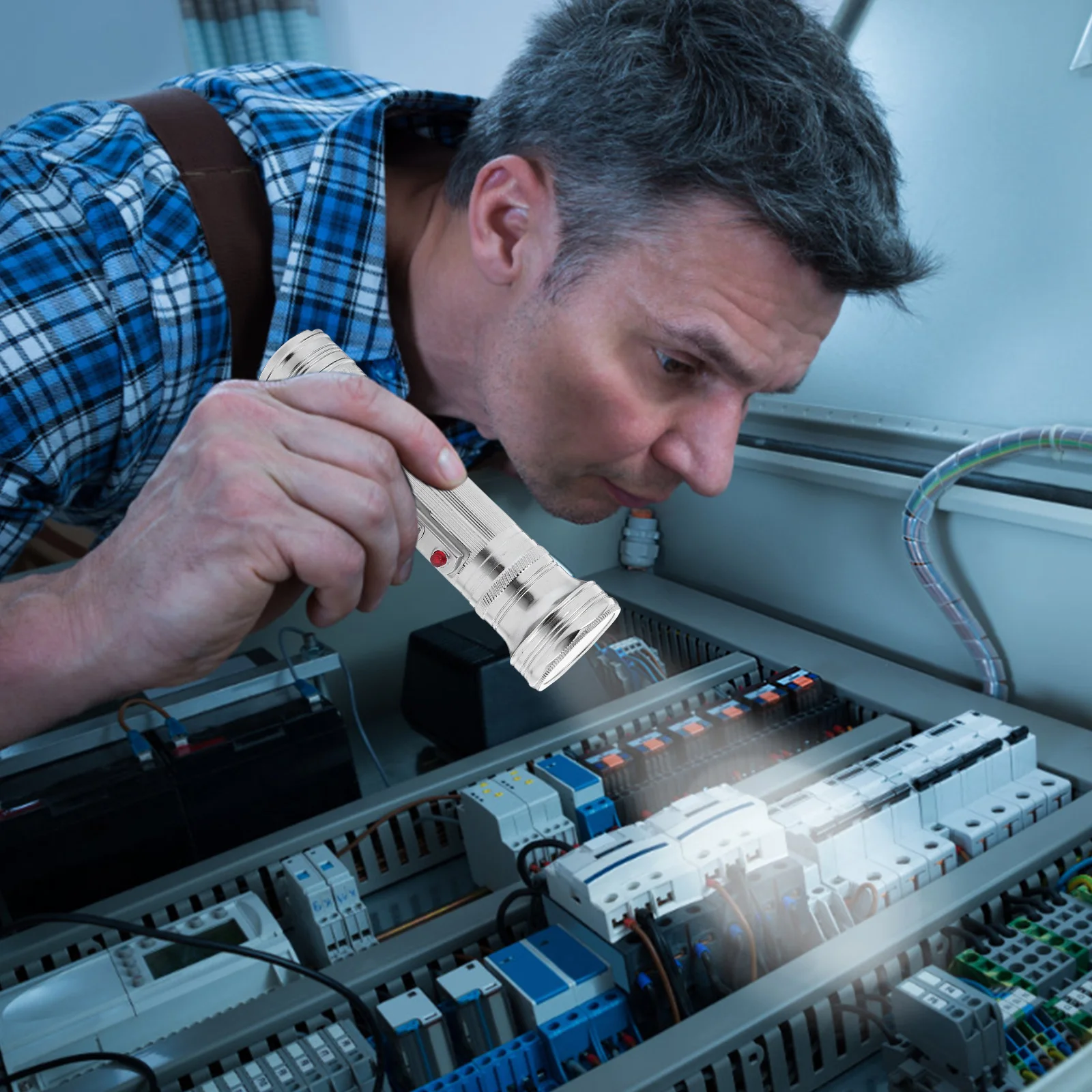 مصباح يدوي معدني قديم الطراز عتيق 80s شعلة محمولة باليد تعمل بشكل موثوق به غلاف معدني محمول ضوء القراءة الليلية #6