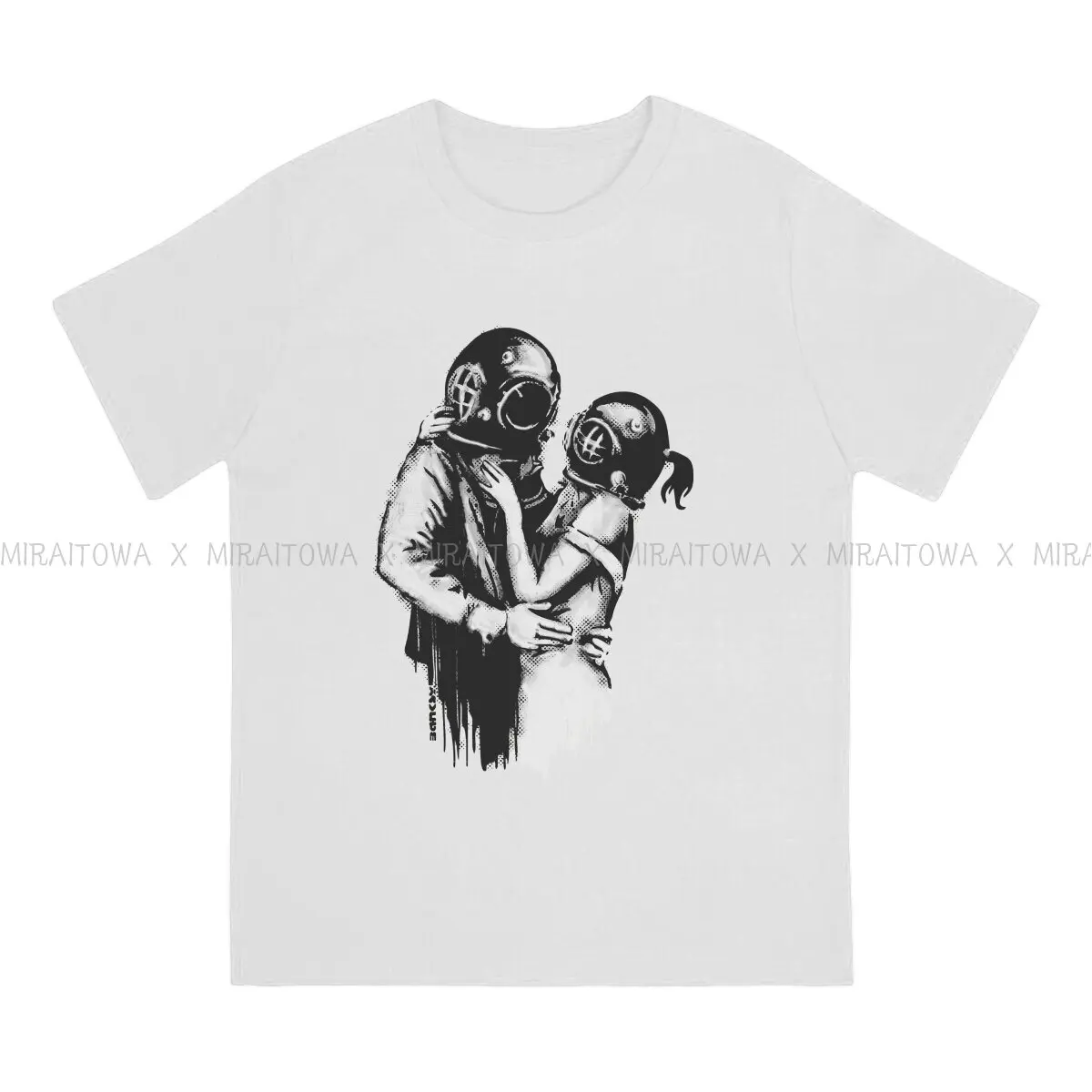 Banksy Wall Graffiti Love Deep Loving Embracing Couple with Diving Helmets T Shirt Men\'s Tshirt Oversized O-Neck Streetwear