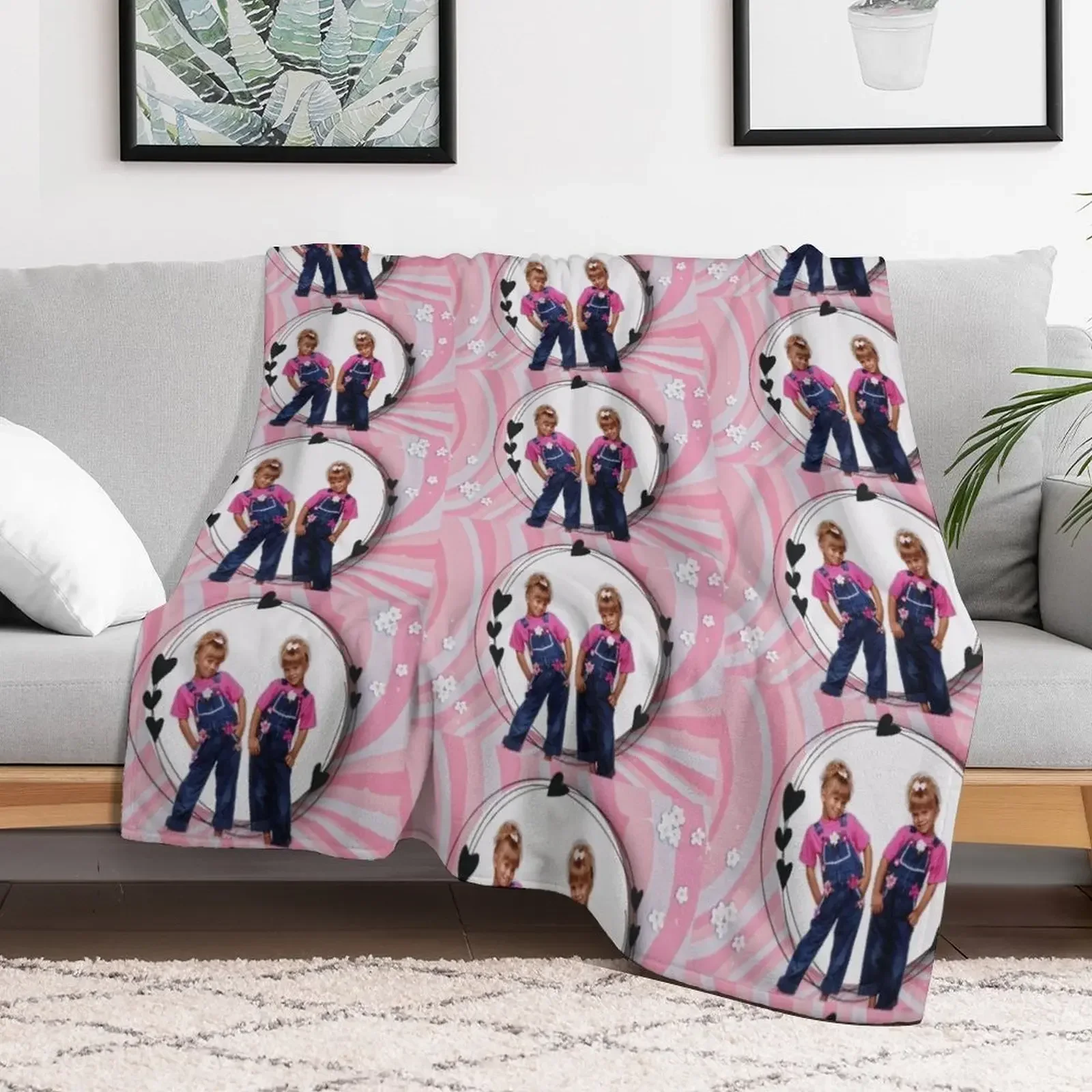 Mary Kate and Ashley olsen twins cute for kids Throw Blanket Retros Decoratives Blankets