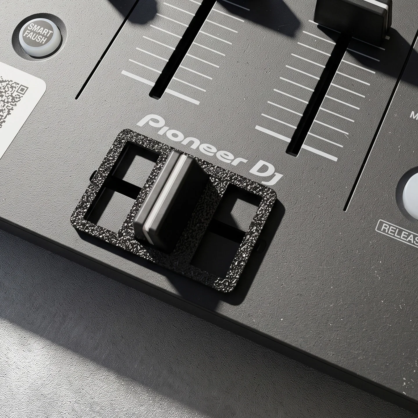 Accessory for Pioneer DDJ-FLX4: Crossfader Lock / Accidental Press Guard