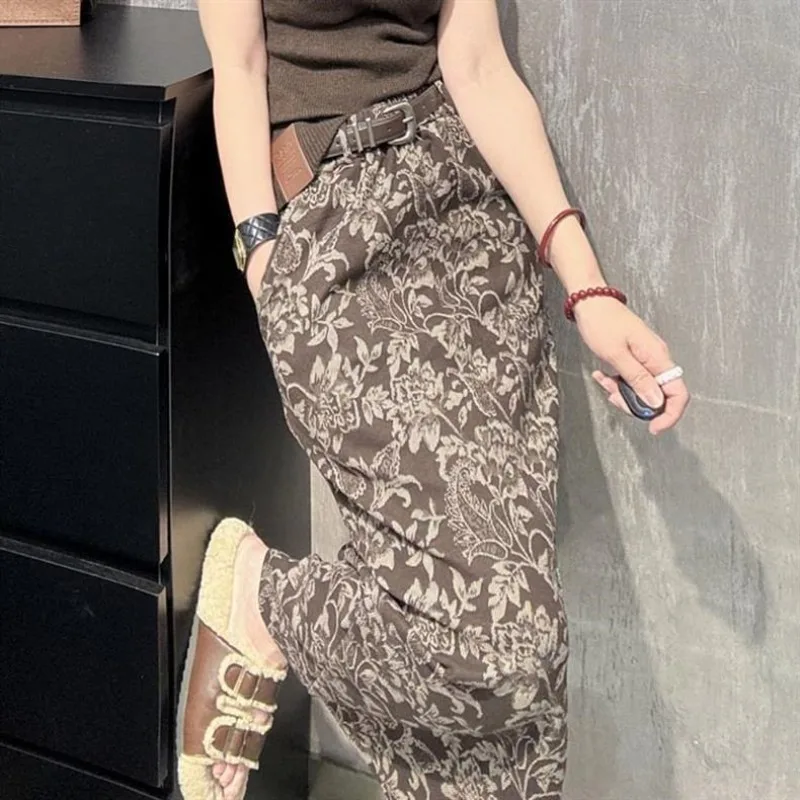 Nowa spódnica damska do połowy łydki na wiosnę/jesień 2025, wysoki stan, wyszczuplająca i zwiewna, z nadrukiem, spódnica biodrówka, odzież damska.