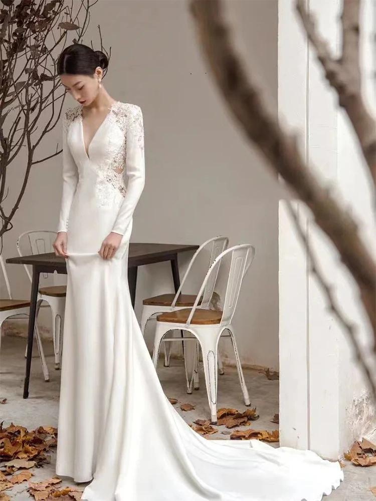 

Легкое атласное свадебное платье с длинными рукавами, приталенное, с кружевом, глубоким V-образным вырезом, средней талией, для церемоний в отелях и закрытых помещениях