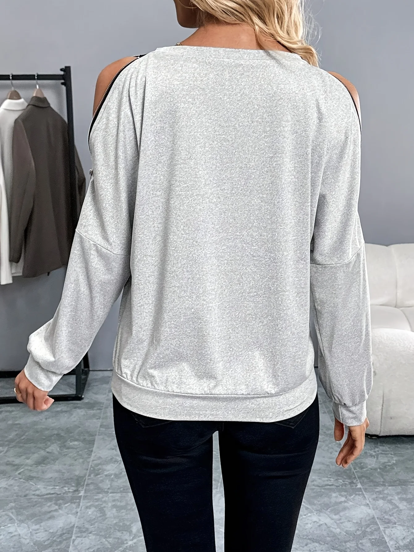 Sudadera de manga larga con cuello redondo gris decorada con cremallera y hombros descubiertos informal de moda