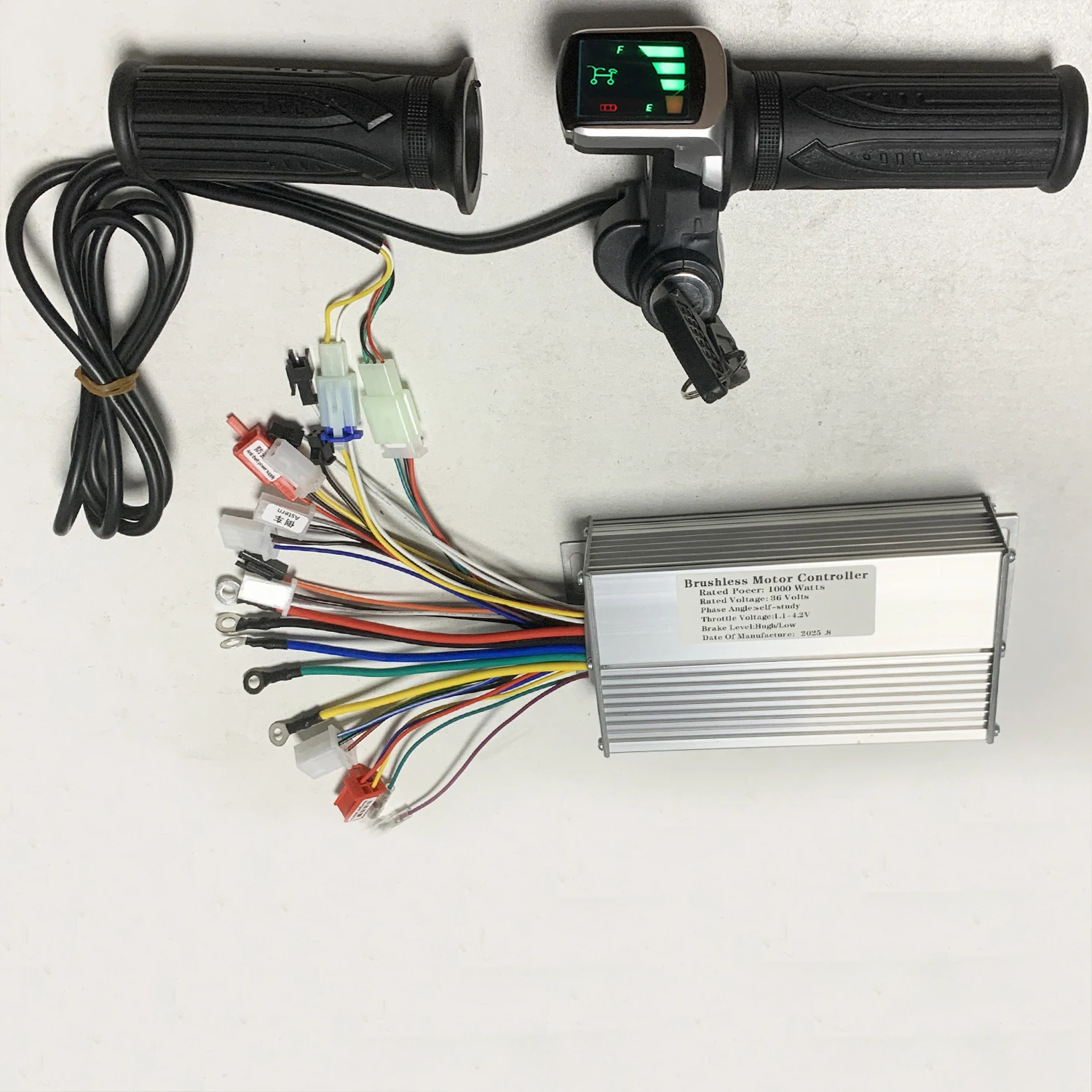 36V 1000W E-Bike bürstenloser Gleichstrommotor, 2-Modus-Controller mit Sperre, Power-LED-Anzeige, Drehgasgriff für Elektroroller. – Detail 7