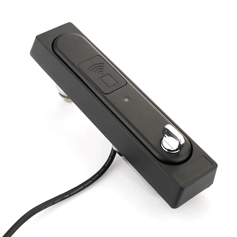 التحكم عن بعد تطبيق الهاتف المحمول يفتح قفل إلكتروني لخزانة الشبكة