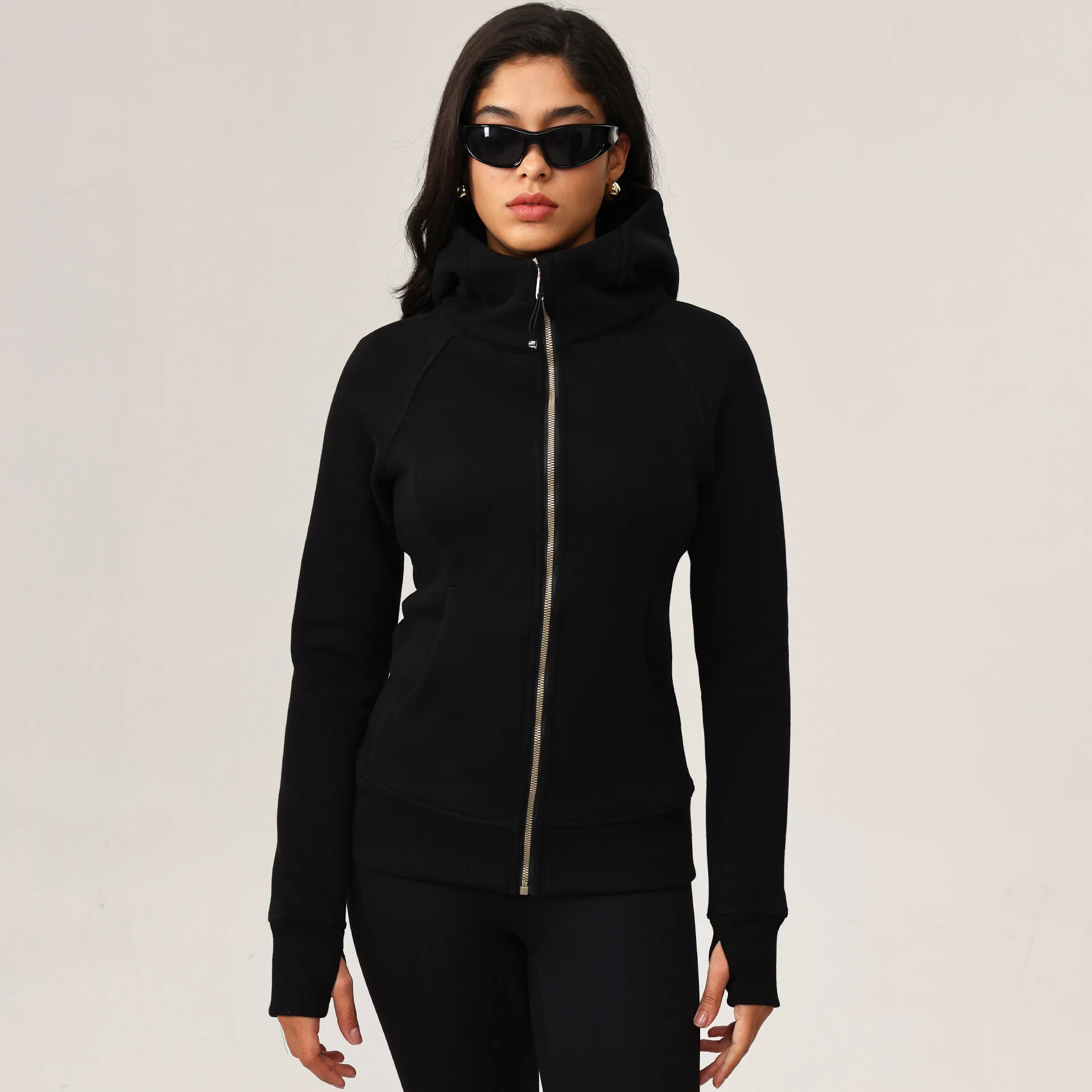 سترة رياضية خارجية دافئة من الصوف للنساء بسحاب أمامي ضيق للتخسيس مناسب للشتاء الحراري واليوجا واللياقة البدنية معطف بقلنسوة