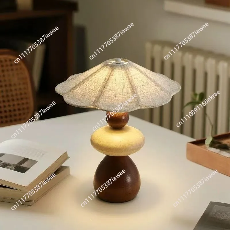 Plug-in dual-purpose desk lamp living room solid wood Chinese Nordic log desk lamp retro master bedroom bedside lamp