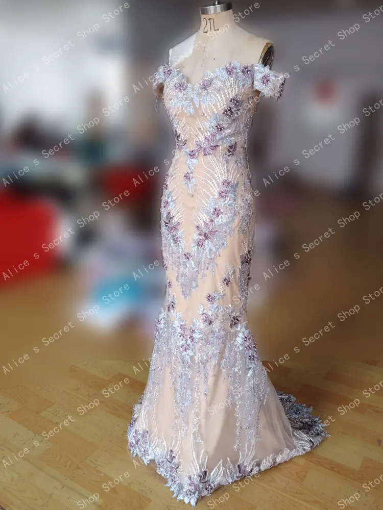 Vestido de fiesta de tul de ilusión de sirena, vestido de noche sin hombros, sin mangas, escote Corazón, apliques de cuentas, tren de barrido de longitud completa