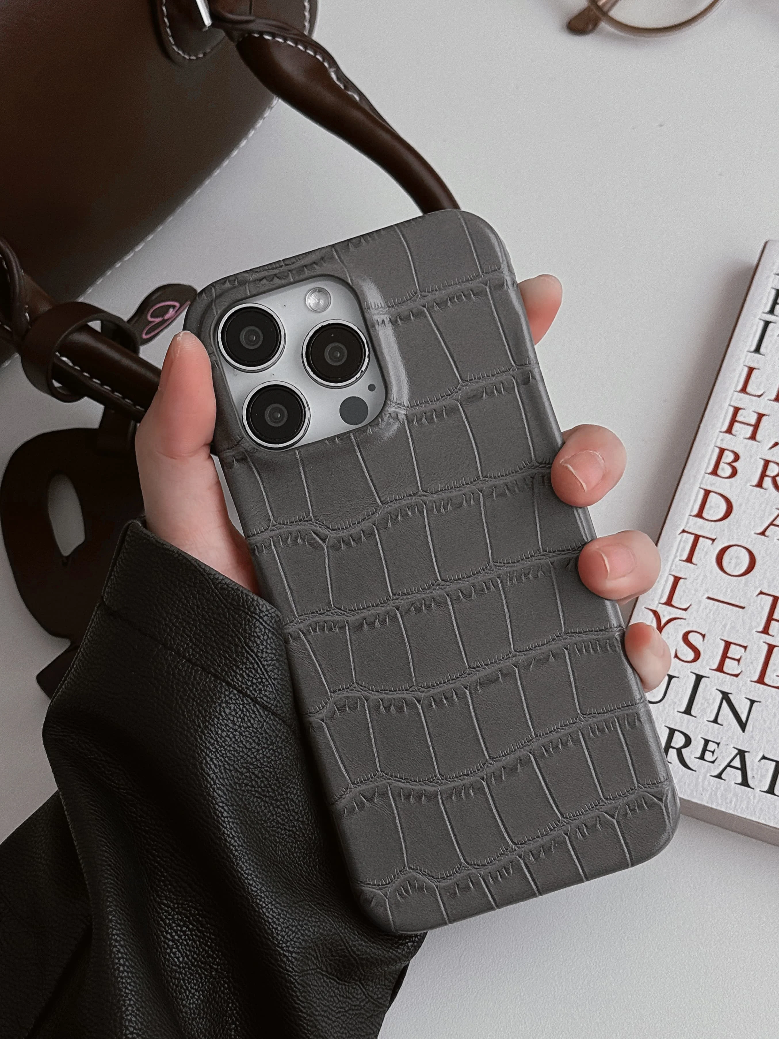 Creative INS Grey & Brown Alligator Skin Texture Fashion Phone Case for iPhone 16 15 14 13 Pro Max Back Phone Cover Capa