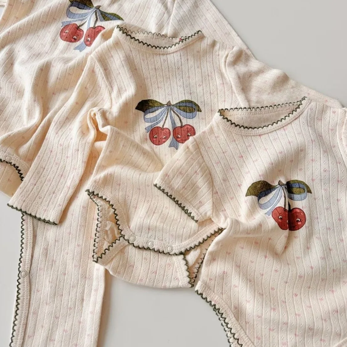 

Baby Boys and Girls Rompers Cute Cherry Baby Girl Fart Clothes Cotton Romper Onesie