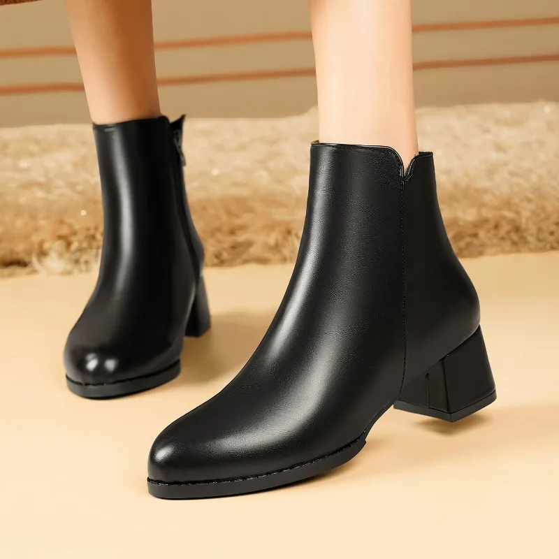 Temperament Commuting Heightened Shallow-mouth Short Boots 2025 Winter New Fashion Side Zipper Design Thick Heel Chelsea Boots