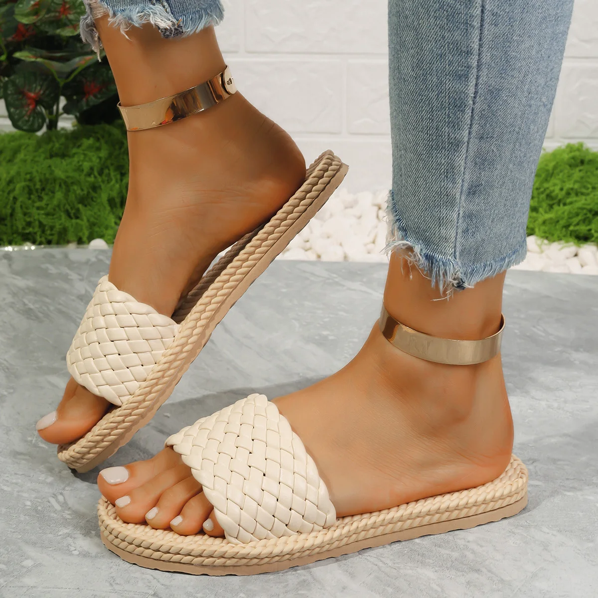 

Fashion Braided Summer Slippers for Women Plus Size Solid Color Woven Flat Sandals Woman Lightweight Non Slip Beach Flip Flops